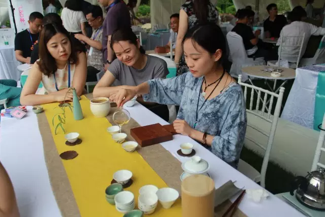 1481352292643755.png blob.png